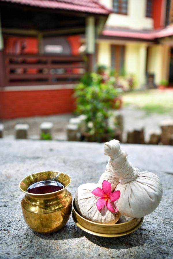 The Royal Heritage Hotel And Ayurvedic Center Тривандрум Экстерьер фото